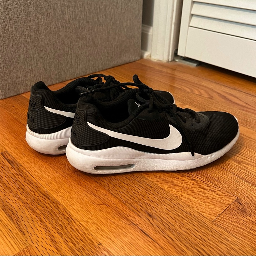 NIKE AIR Black and White Sneakers